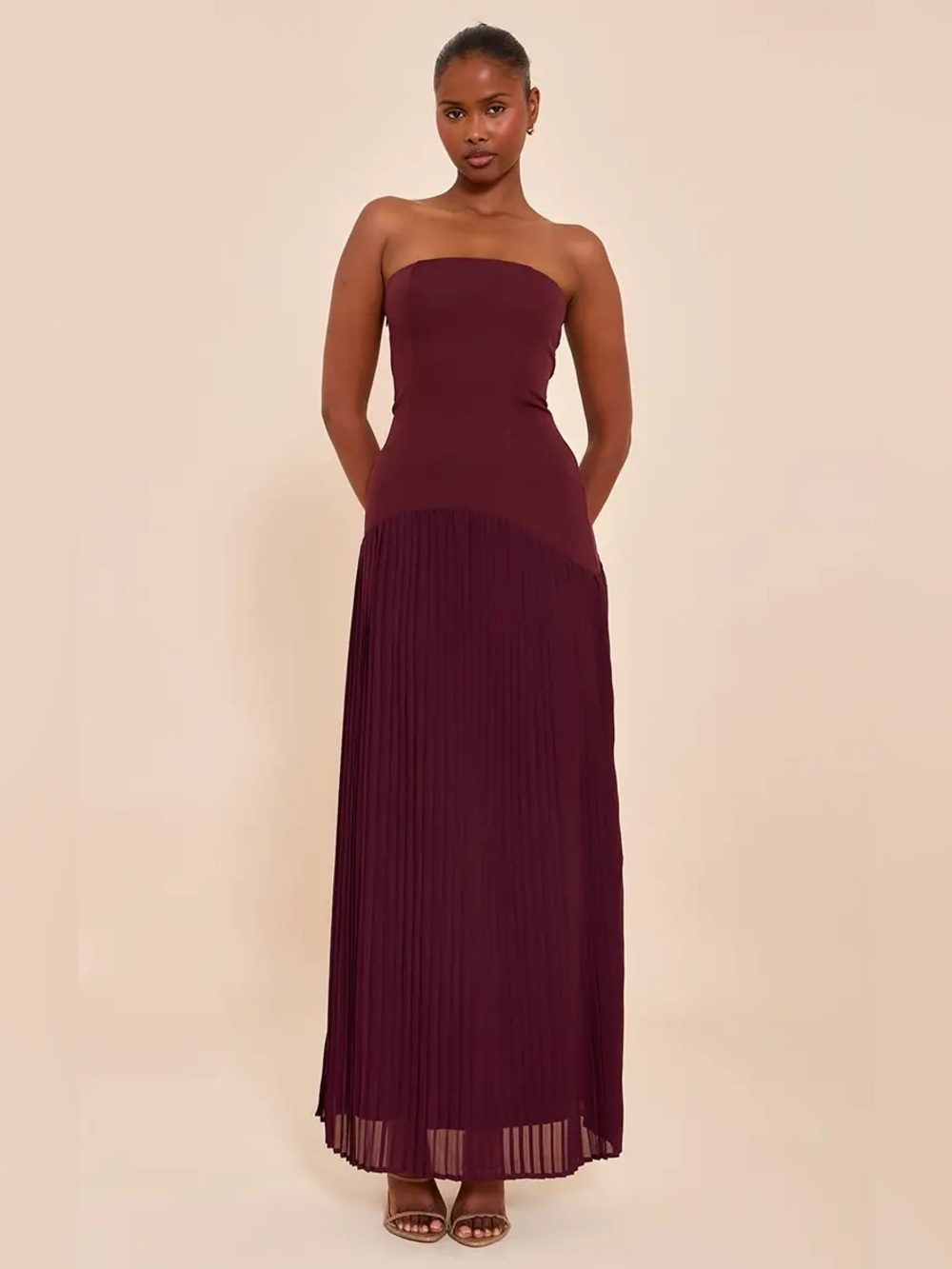 PrettyLittleThing Strapless Burgundy Pleated Maxi Dress